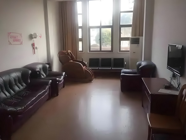 研究院落户深圳_陈梦与演员任嘉伦一起打乒乓球，两人系发小+队友 垫支亲戚均由生活所需