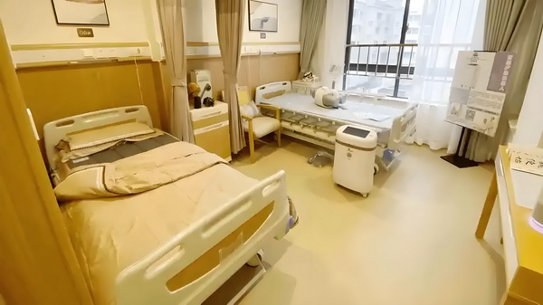 深圳户口分几类_变态男躲女神床下，尺度生猛的日本电影！ 变态男躲女本电影东方起初